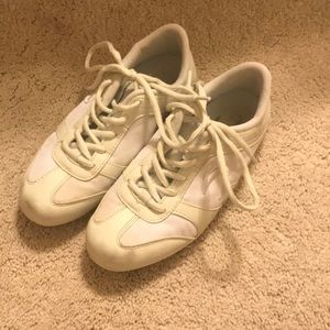 Cheerleading shoes